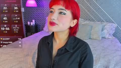 Snapshot of liilith_bloom chatting on 09/17/25, 08:43 Lilith online show from 09/17/25, 08:43