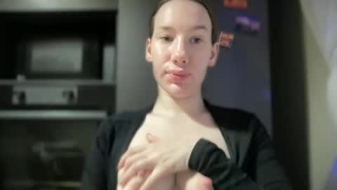 liissa207673 online show from 09/28/25, 11:59