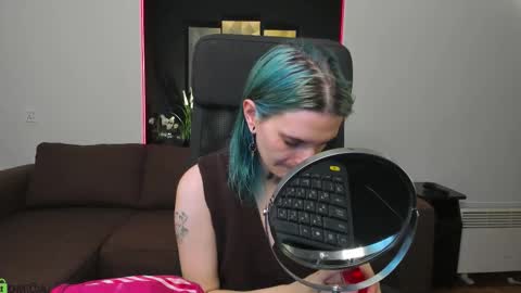 Snapshot of lika_haris chatting on 09/21/25, 02:40 Lika online show from 09/21/25, 02:40