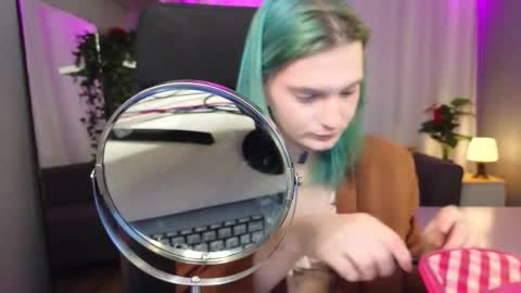 Snapshot of lika_haris chatting on 09/25/25, 02:43 Lika online show from 09/25/25, 02:43