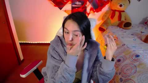 Snapshot of lika_little3 chatting on 10/27/25, 10:03 Liika online show from 10/27/25, 10:03