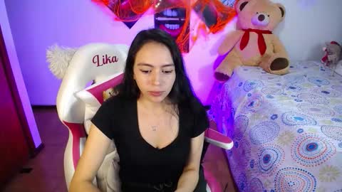 Snapshot of lika_little3 chatting on 11/06/25, 02:01 Liika online show from 11/06/25, 02:01