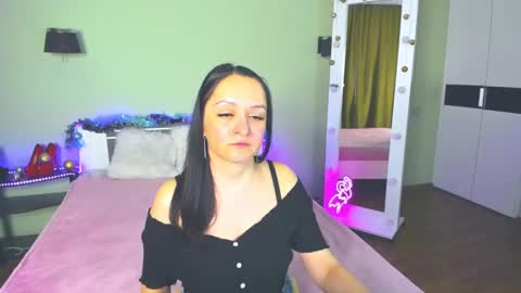 Snapshot of likaa_likaa chatting on 12/12/24, 12:01 Lika online show from 12/12/24, 12:01