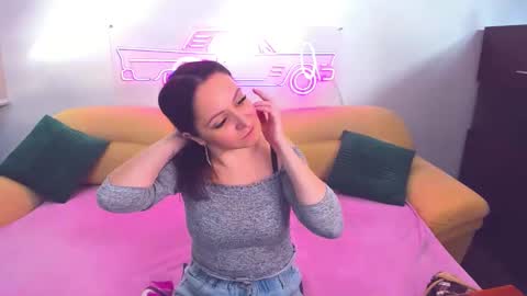 Snapshot of likaa_likaa chatting on 12/18/24, 11:45 Lika online show from 12/18/24, 11:45