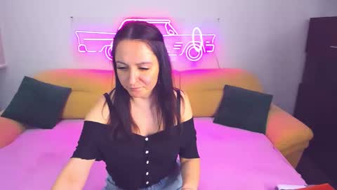 Snapshot of likaa_likaa chatting on 12/19/24, 11:29 Lika online show from 12/19/24, 11:29
