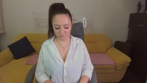 Snapshot of likaa_likaa chatting on 10/03/25, 04:04 Lika online show from 10/03/25, 04:04