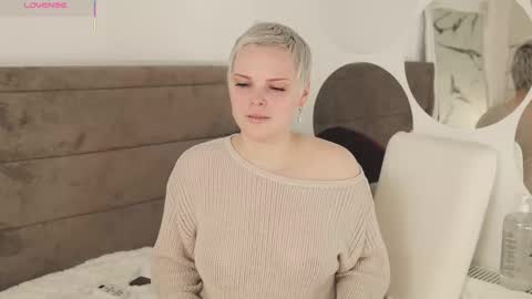 likaaberry online show from 09/30/25, 12:43