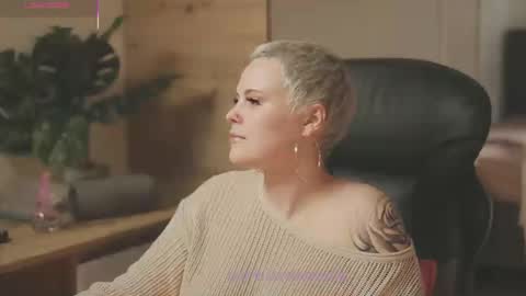 likaaberry online show from 11/16/25, 02:11