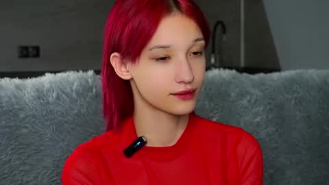 Snapshot of likalens chatting on 09/29/25, 02:22 Emi online show from 09/29/25, 02:22