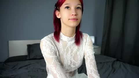 Snapshot of likalens chatting on 11/01/25, 11:23 Emi online show from 11/01/25, 11:23