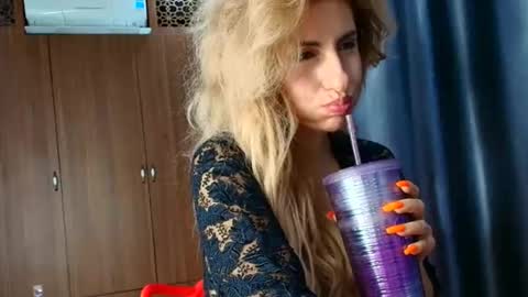 Snapshot of like_firebird chatting on 11/21/25, 06:34 Mia Onlyfans link - online show from 11/21/25, 06:34