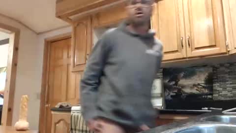 Snapshot of likedoingit69 chatting on 10/22/25, 04:18 St pierre online show from 10/22/25, 04:18