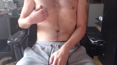 Snapshot of likethebonobo chatting on 10/10/25, 02:05 likethebonobo online show from 10/10/25, 02:05