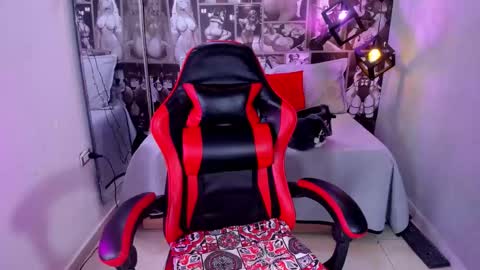 Snapshot of lil_cey chatting on 10/10/25, 08:41 Lili Cey online show from 10/10/25, 08:41