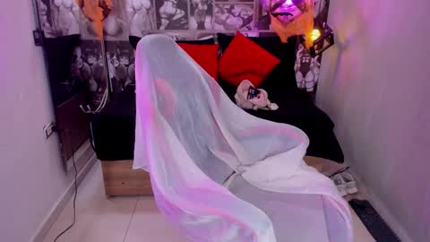 Snapshot of lil_cey chatting on 10/21/25, 08:42 Lili Cey online show from 10/21/25, 08:42