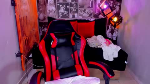 Snapshot of lil_cey chatting on 10/30/25, 10:21 Lili Cey online show from 10/30/25, 10:21