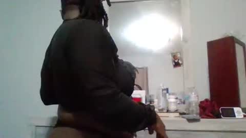 Snapshot of lil_chocolate1017 chatting on 05/30/26, 07:44 Diamond online show from 05/30/26, 07:44
