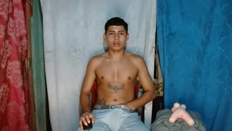 Snapshot of lil_condor_baby chatting on 09/24/25, 02:04 lil_condor_baby online show from 09/24/25, 02:04