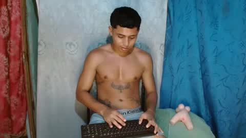 Snapshot of lil_condor_baby chatting on 09/26/25, 01:53 lil_condor_baby online show from 09/26/25, 01:53