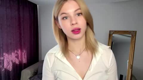 Elisa  online show from 09/17/25, 10:06