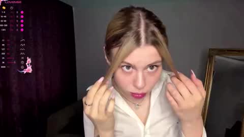 Elisa  online show from 09/25/25, 10:41