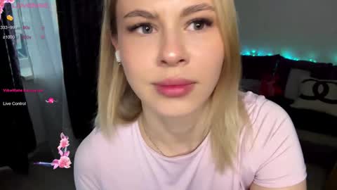 Elisa  online show from 10/08/25, 09:29