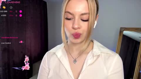 Elisa  online show from 10/09/25, 09:51