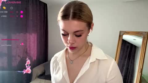 Elisa  online show from 10/10/25, 10:14