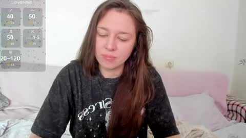 Snapshot of lil_foxy999 chatting on 04/14/26, 06:30 Alisa online show from 04/14/26, 06:30