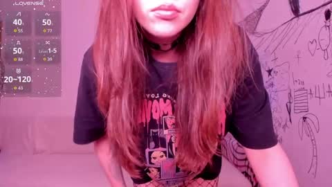 Snapshot of lil_foxy999 chatting on 04/21/26, 04:56 Alisa online show from 04/21/26, 04:56
