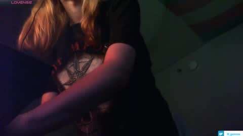 Snapshot of lil_gem chatting on 09/19/25, 12:12 lil gemmie online show from 09/19/25, 12:12