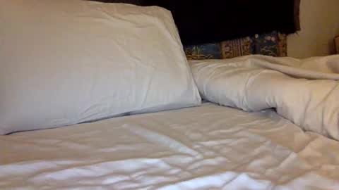 Snapshot of lil_i chatting on 12/13/25, 11:32 LIL i online show from 12/13/25, 11:32