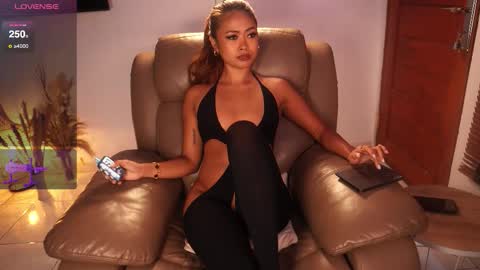 Snapshot of lil_kxx chatting on 11/05/25, 01:05 Miss K online show from 11/05/25, 01:05