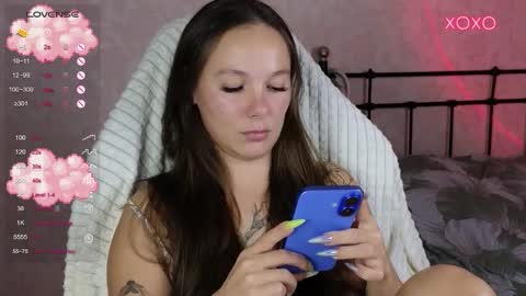 Snapshot of lil_luna_x chatting on 09/15/25, 08:53 little moon online show from 09/15/25, 08:53