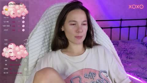 Snapshot of lil_luna_x chatting on 10/07/25, 08:50 little moon online show from 10/07/25, 08:50