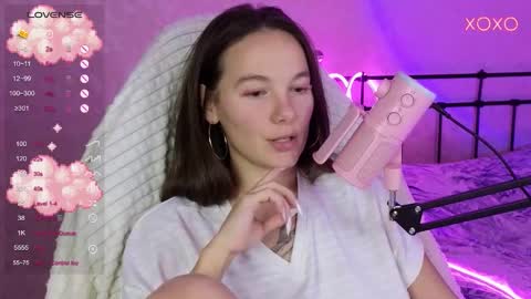 Snapshot of lil_luna_x chatting on 10/11/25, 07:01 little moon online show from 10/11/25, 07:01