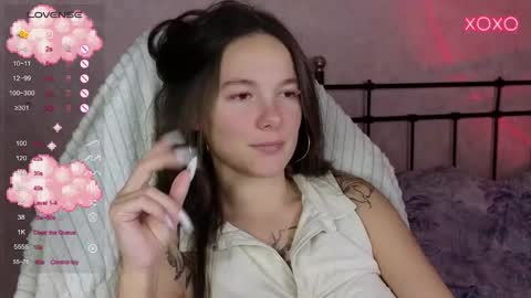 Snapshot of lil_luna_x chatting on 10/14/25, 04:52 little moon online show from 10/14/25, 04:52