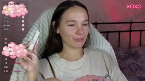 Snapshot of lil_luna_x chatting on 10/17/25, 10:01 little moon online show from 10/17/25, 10:01