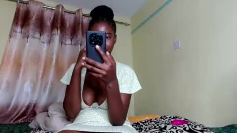 Snapshot of lil_paula chatting on 10/29/25, 07:37 serenity online show from 10/29/25, 07:37