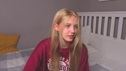 Snapshot of lil_tasty33 chatting on 09/22/25, 10:06 Emma online show from 09/22/25, 10:06