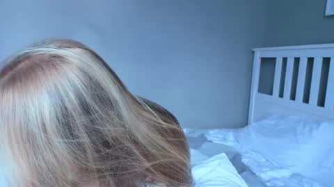 Snapshot of lil_tasty33 chatting on 10/03/25, 10:01 Emma online show from 10/03/25, 10:01