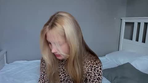 Snapshot of lil_tasty33 chatting on 11/01/25, 08:05 Emma online show from 11/01/25, 08:05