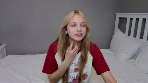 Snapshot of lil_tasty33 chatting on 11/04/25, 07:07 Emma online show from 11/04/25, 07:07