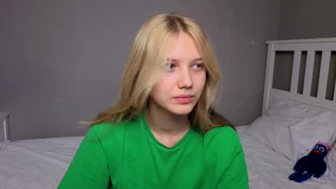 Snapshot of lil_tasty33 chatting on 11/07/25, 09:31 Emma online show from 11/07/25, 09:31