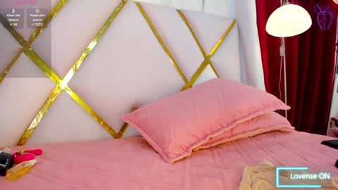 lila_pinky_ online show from 04/27/26, 12:03