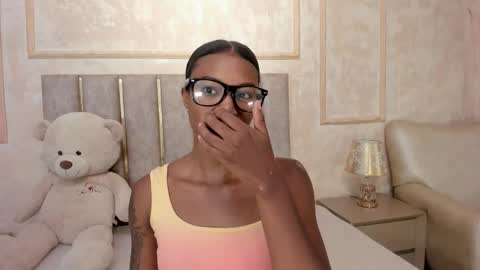 lila bailey  online show from 11/11/25, 07:36