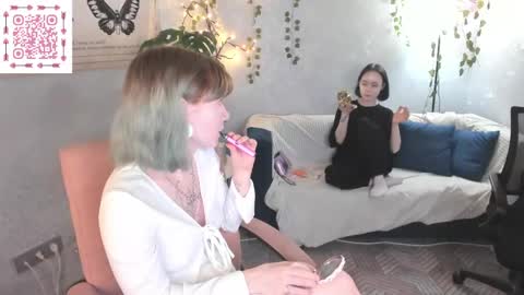 Snapshot of lilac_muse chatting on 06/08/26, 02:56 Lili online show from 06/08/26, 02:56