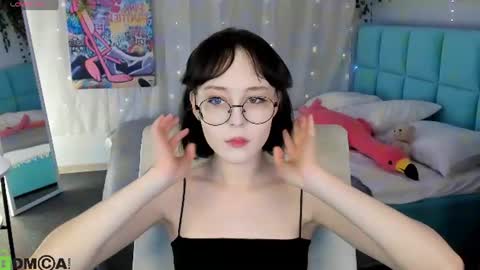 Lili online show from 07/16/26, 12:00