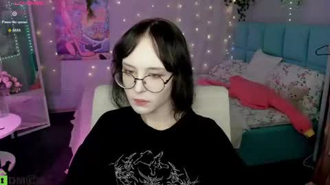Lili online show from 07/23/26, 11:30