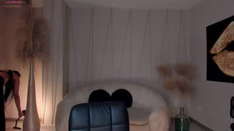 Lila West online show from 10/09/25, 10:46